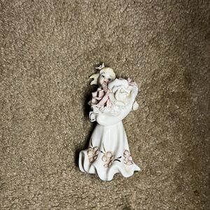 Lefton China Figurine Girl Roses gown  Flower Bouquet Cornucopia 693 (Damaged)